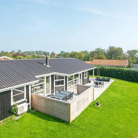 10 Person In Juelsminde Holiday home